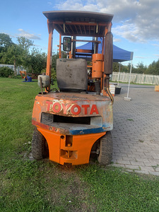 Toyota tõstuk (10 foto / 10)