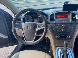 Opel insignia sports tourer (7 foto / 7)