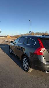 Volvo v 60 (9 фото из 10)