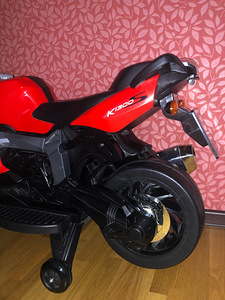 Детский электромотоцикл BMW K1300S от 3х лет (2 фото из 10)