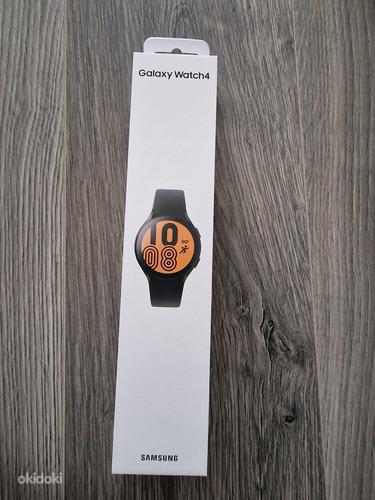 Samsung Galaxy Watch 4 LTE 44 мм, черный (фото #1)