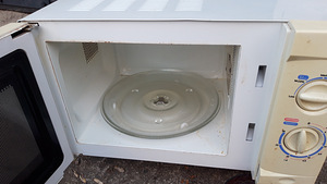 Микроволновка 700 W (3 фото из 3)