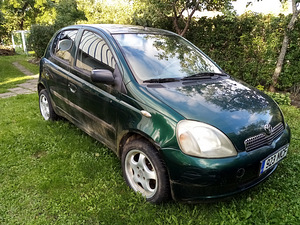 Toyota yaris 1999a (5 foto / 5)
