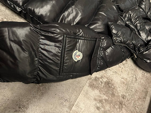 Moncler пуховик (2 фото из 4)