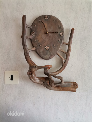 Настенные часы из корней дерева (фото #1)