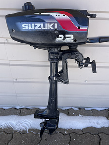 Honda 2,3 4-taktiline ja Suzuki (8 foto / 10)