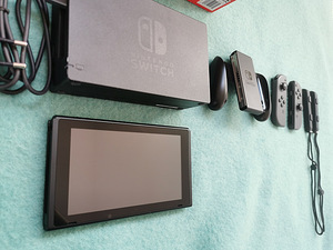 Müüa hall Nintendo Switch 32GB + Mario Kart 8 Deluxe (3 foto / 8)