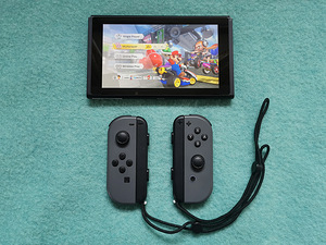 Müüa hall Nintendo Switch 32GB + Mario Kart 8 Deluxe (8 foto / 8)