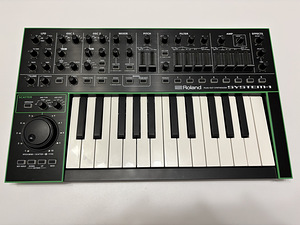 Roland System-1 (с синтезатором PROMARS Plug-Out) (1 фото из 6)