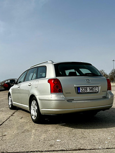 Toyota Avensis 1.8 VVTI Automaat (4 foto / 9)