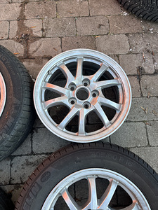 Литые диски Toyota R16 с шинами и датчиками (5 фото из 6)
