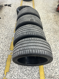 Michelin Latitude Sport 3 295/35R21 (6 foto / 7)