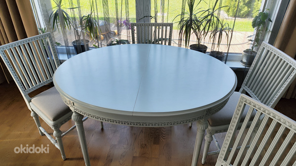 Великолепный белый овальный обеденный стол и стулья (фото #4)