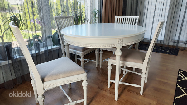 Великолепный белый овальный обеденный стол и стулья (фото #8)