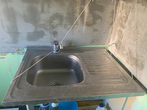 Müüan kraan oras ja köögi valamu (2 foto / 2)