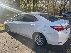 Toyota Corolla 2015 1.6 (3 foto / 11)