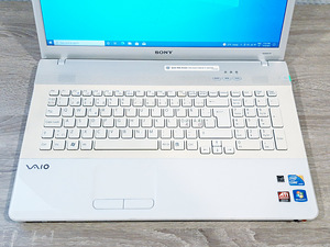 Sony Vaio 17" i3/8GB/SSD120GB (6 foto / 9)