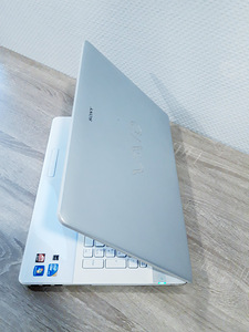 Sony Vaio 17" i3/8GB/SSD120GB (7 foto / 9)