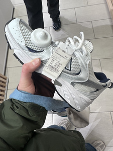 New balance 530, white and blue shoes (5 foto / 5)