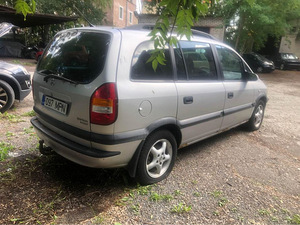 Opel Zafira varuosadeks. (3 foto / 7)