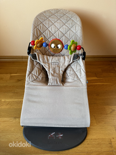 Кресло babyBjörn + игрушка (фото #1)