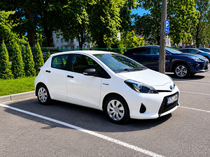 Toyota Yaris Hybrid (1 фото из 7)