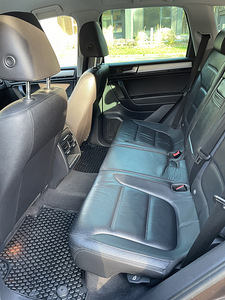 Volkswagen Touareg 2011 (7 foto / 10)