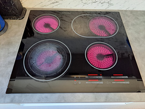 Sisseehitatud elektripliit (1 foto / 5)