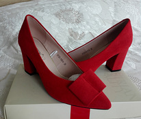 Новые красные туфли