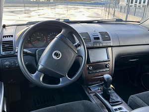 Ssang Yong Rexton (8 foto / 9)