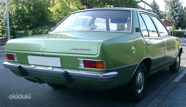 Tagaklaas Opel Rekord D II (COMMODORE B)