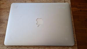 Apple MacBook Air Model A1466 (5 foto / 5)