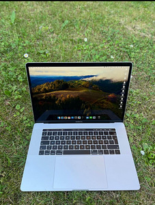 MacBook (2 foto / 3)