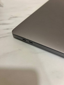 Apple MacBook Pro 16 (3 фото из 4)