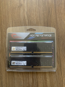 Оперативная пам’ять DDR4 (1 фото из 1)
