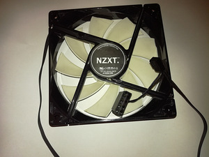 Nzxt fan a1225l12s (1 foto / 2)
