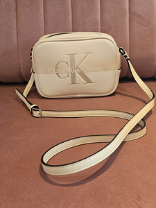 Calvin Klein Jeans kaamerakott (4 foto / 5)