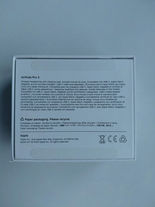 AirPods Pro 3 vasak kõrvaklapp laadimiskarbiga. (6 foto / 7)