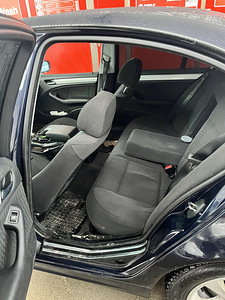BMW 320i 2.2L R6 125kW (5 foto / 10)