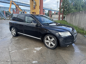 VW Touareg (2 foto / 8)