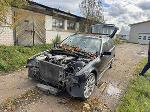 BMW e36 на запчасти (2 фото из 3)