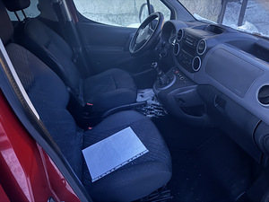 Peugeot Partner varuosadeks (7 foto / 8)
