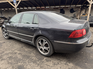 VW Phaeton (5 фото из 7)