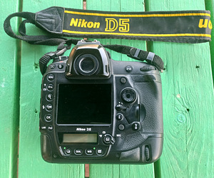NIKON D5 (2 foto / 4)