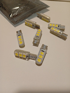 Valged T10 lambid 8 tk (2 foto / 2)