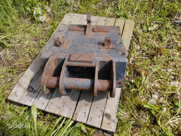 Быстросъёмное устройство NTP-20 на ковш Rumu EX 140