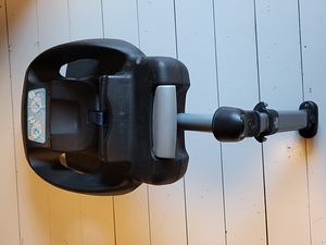 Isofix kiirkinnitus turvahällile autos (2 foto / 3)
