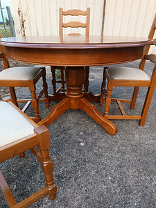 Стол и стулья (3 фото из 3)