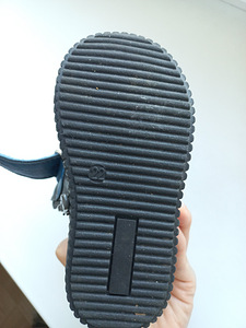 Kingad demi suurus 22. 2 paari 5€ eest (3 foto / 6)