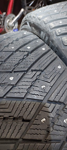 Naastrehvid GoodYear UltraGrip Ice Arctic 225/50 R17 (4 foto / 5)